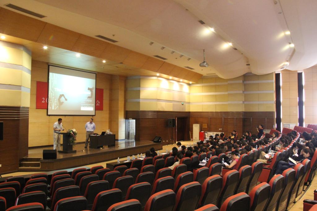 美国语言学者项目在我院举行