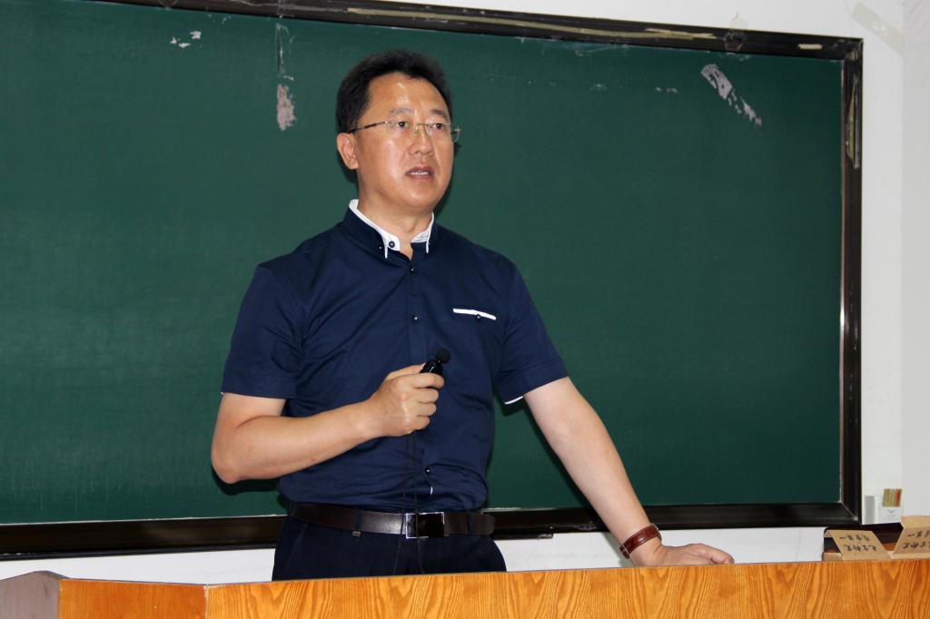 学院党委书记郭玉铸同志担任主讲