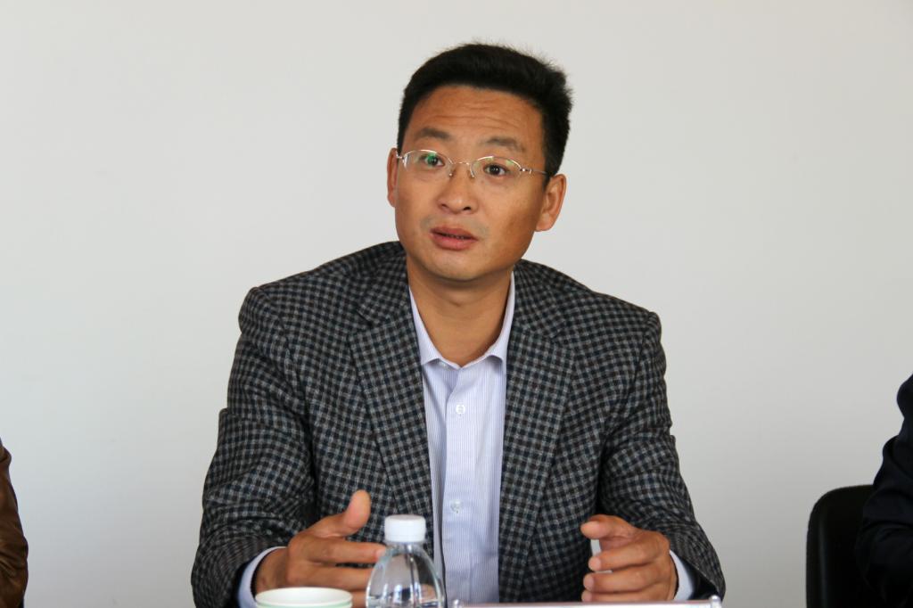 杨剑生组长介绍检查组此行目的