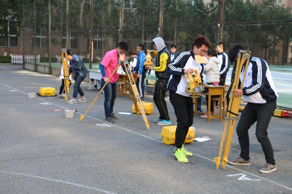 我院学生在比赛中