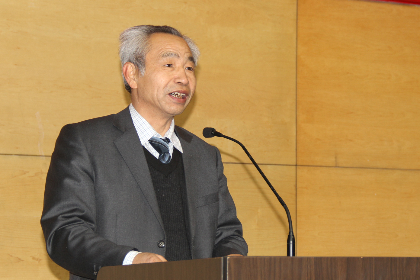 匡国柱院长代表学院作工作总结