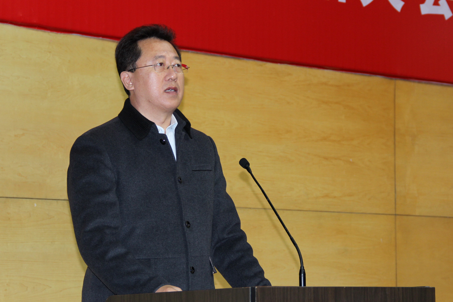 郭玉铸书记作学院党委工作总结