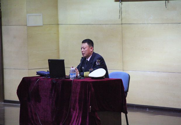海军大连舰艇学院傅学庆副教授为师生作报告