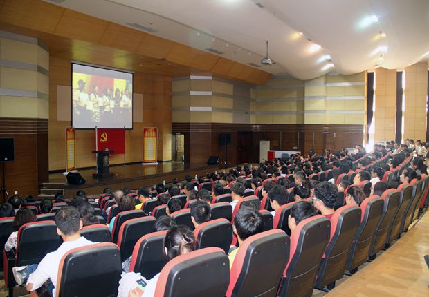 我院党员参加大连理工大学庆祝建党95周年大会