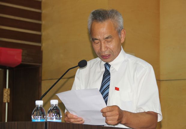 匡国柱院长宣读学院表彰决定