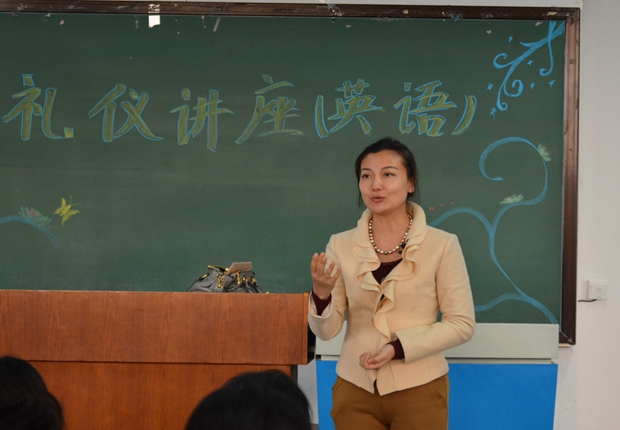 外国语学院举办文化礼仪讲座