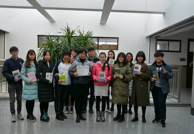 指导老师和参赛学生合影