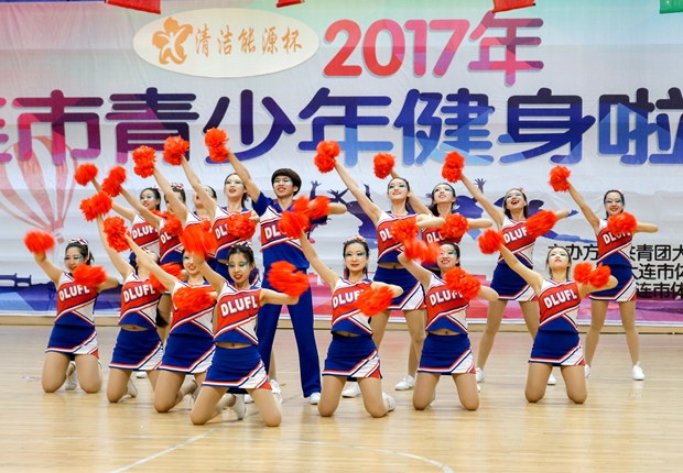 大连外国语大学代表队在比赛中