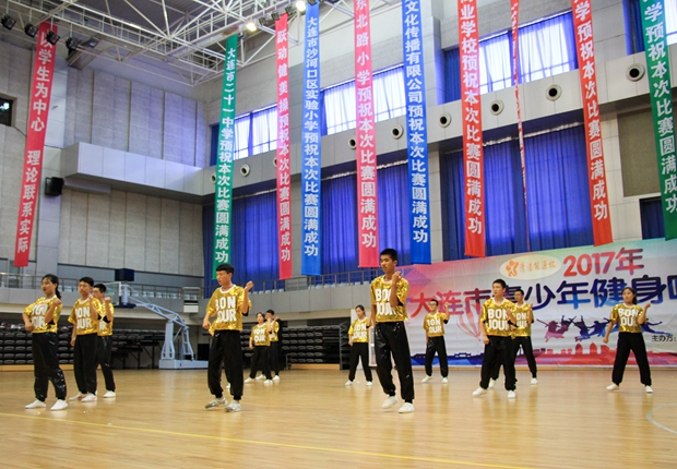 大连市百年职校代表队在比赛中
