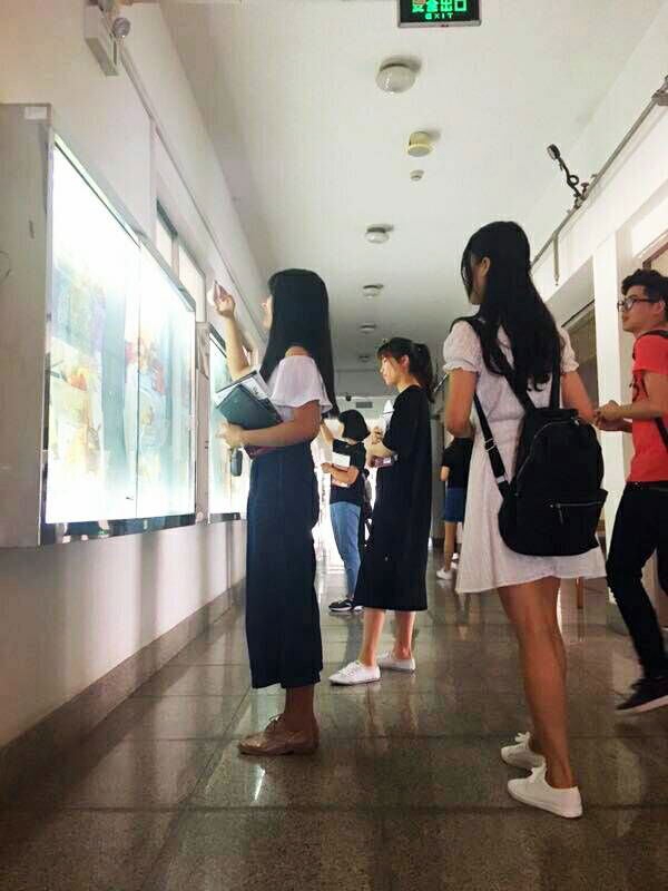 观摩