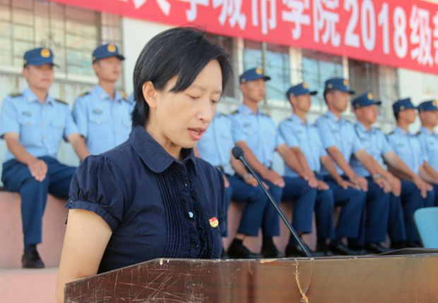 大会由学院团委书记赵姝婕主持